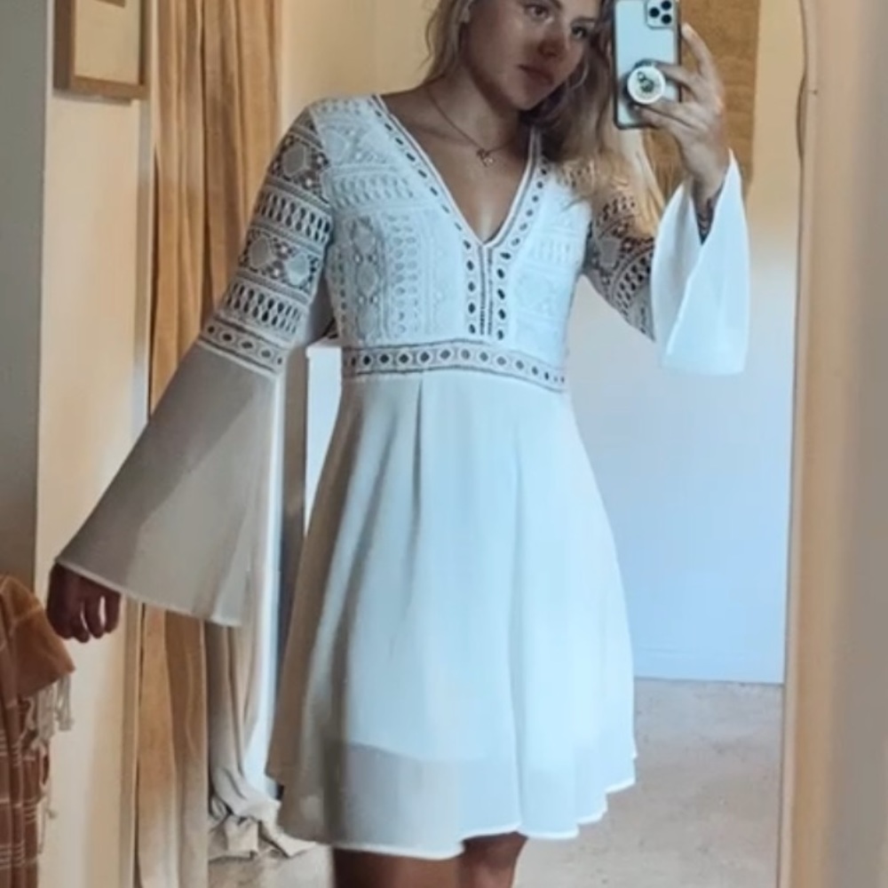 Gorgeous crochet detail white dress size M new